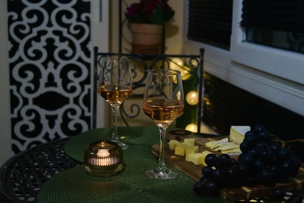Lejlighed Cozy 2Br Oasis In Central Burgas City